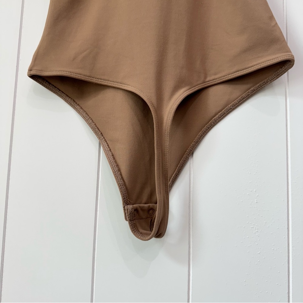Babaton Aritzia Contour 90s Bodysuit Taupe Beige Size Small - Picture 5 of 11